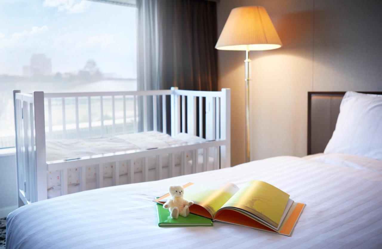 Hotel New Otani Osaca Exterior foto A floor lamp